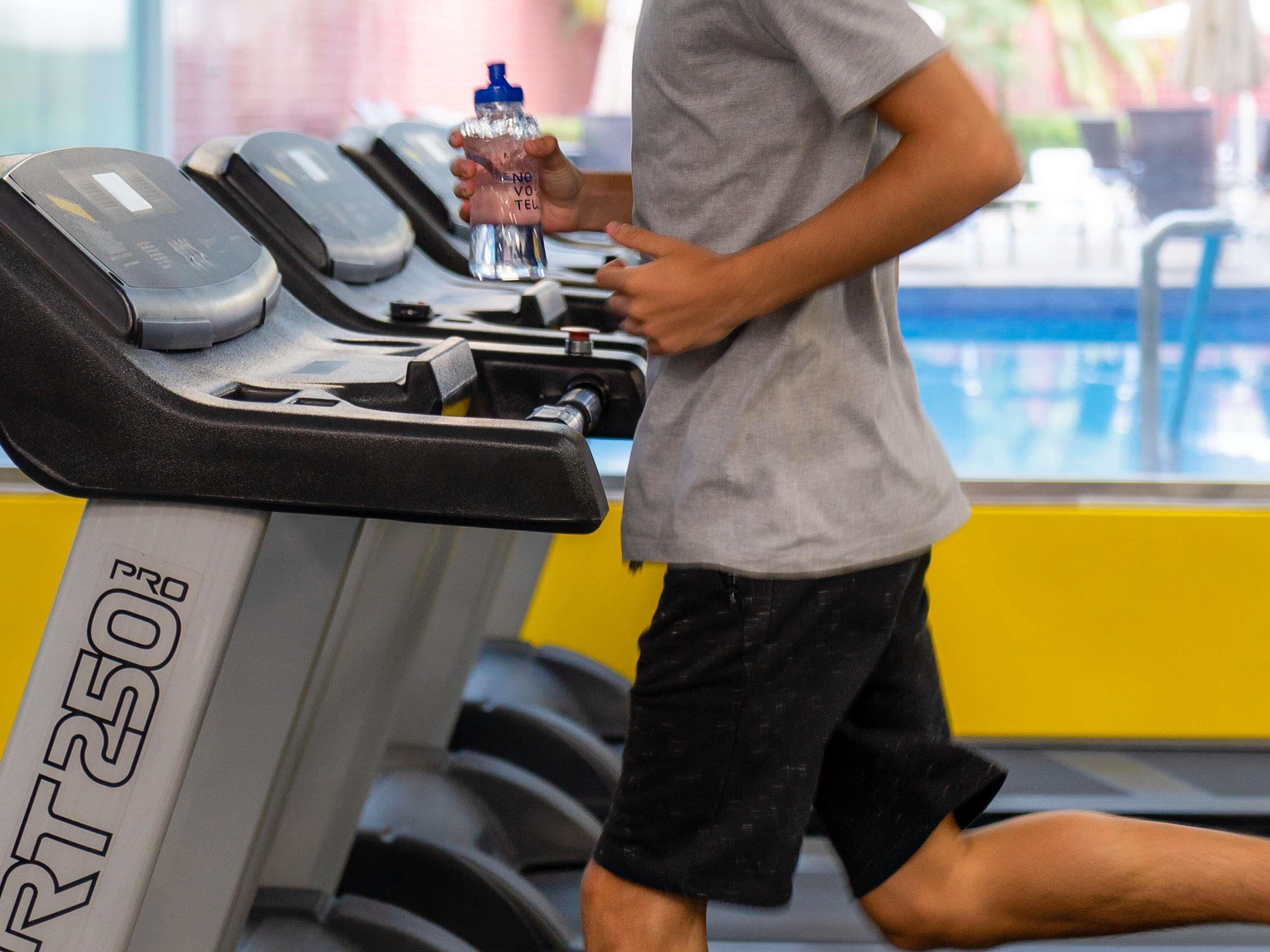 A treadmill with the label 'PRO 550' in a gym setting.