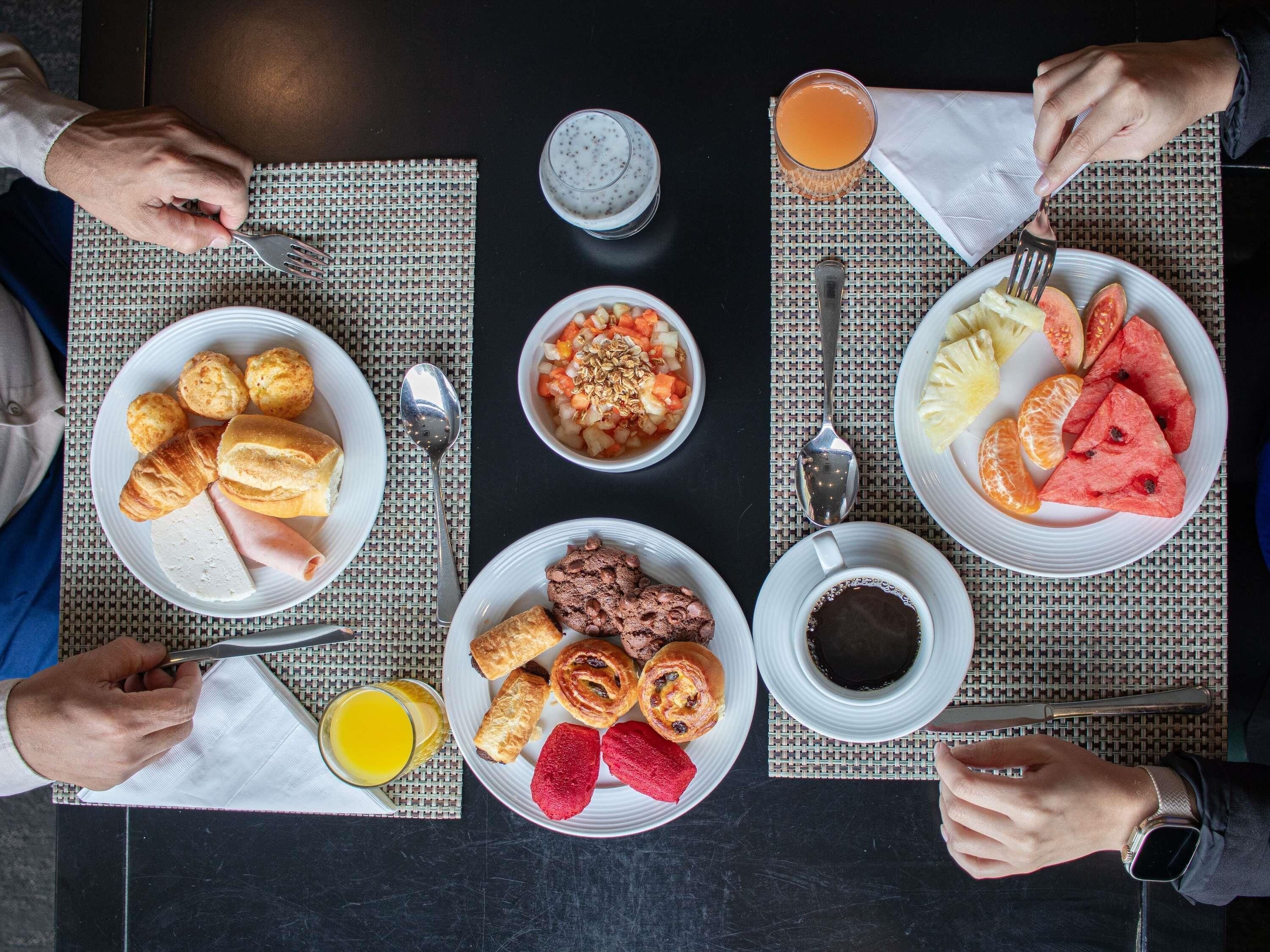 Petit déjeuner buffet servi tous les jours en supplément