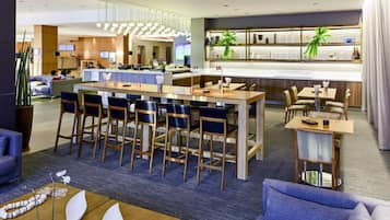 2 restaurants, breakfast, lunch, dinner served; international cuisine