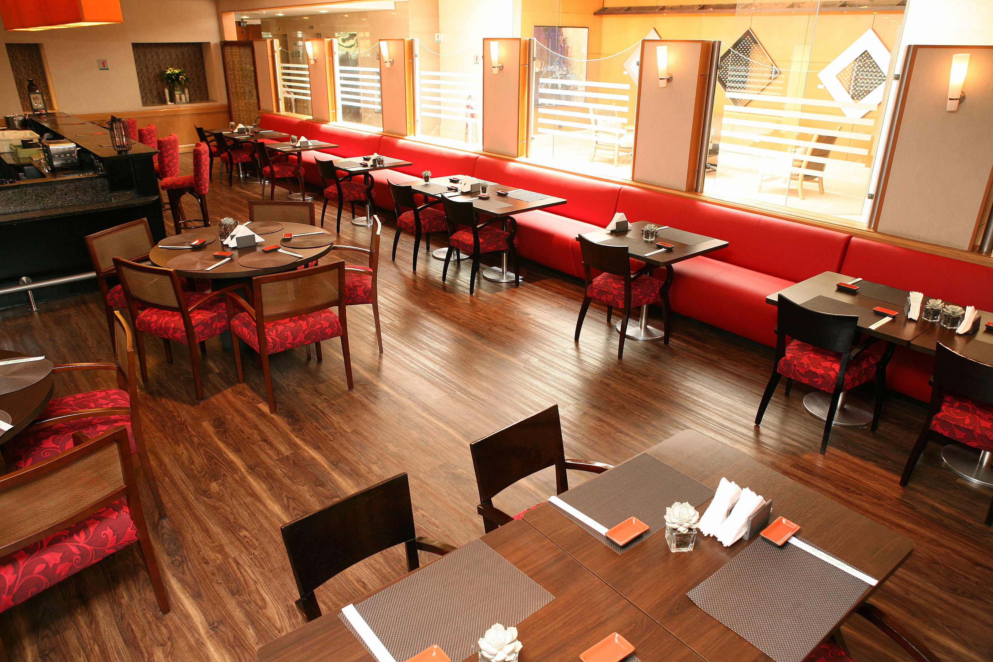 2 restaurants, breakfast, lunch, dinner served; international cuisine