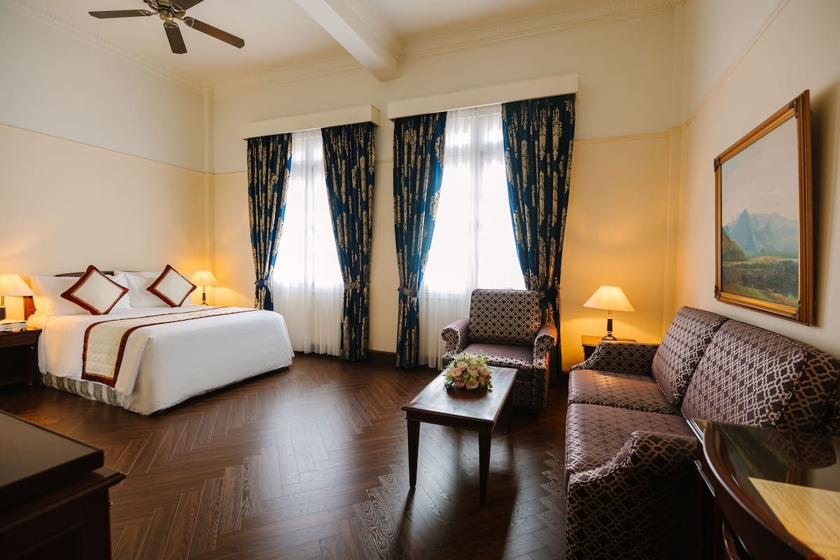 Deluxe Room | 1 bedroom, minibar, in-room safe, desk