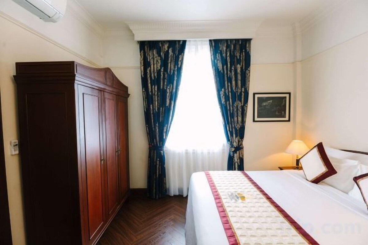 Minibar, in-room safe, desk, blackout drapes