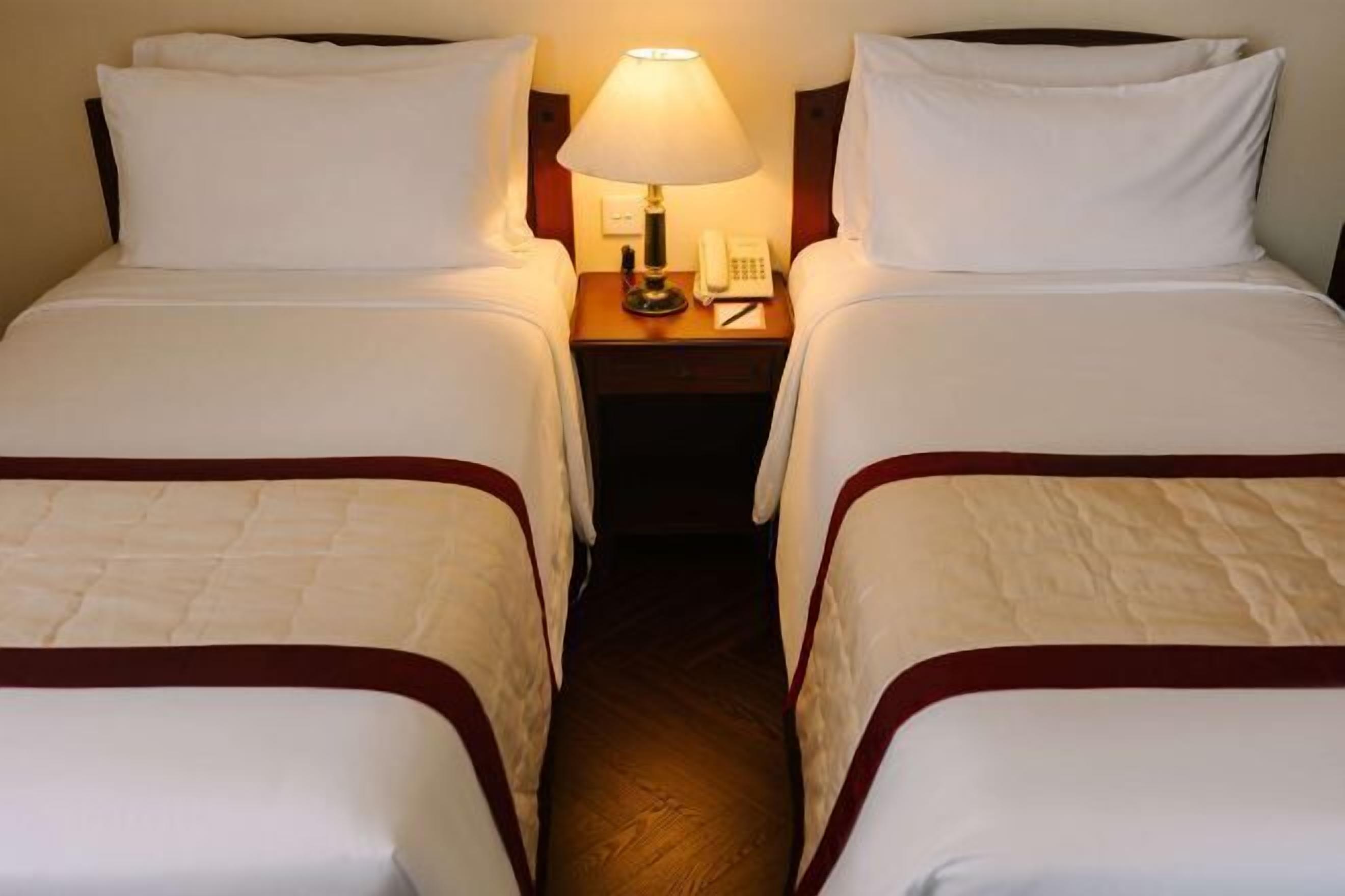 迷你吧、客房内保险箱、办公桌、遮光窗帘