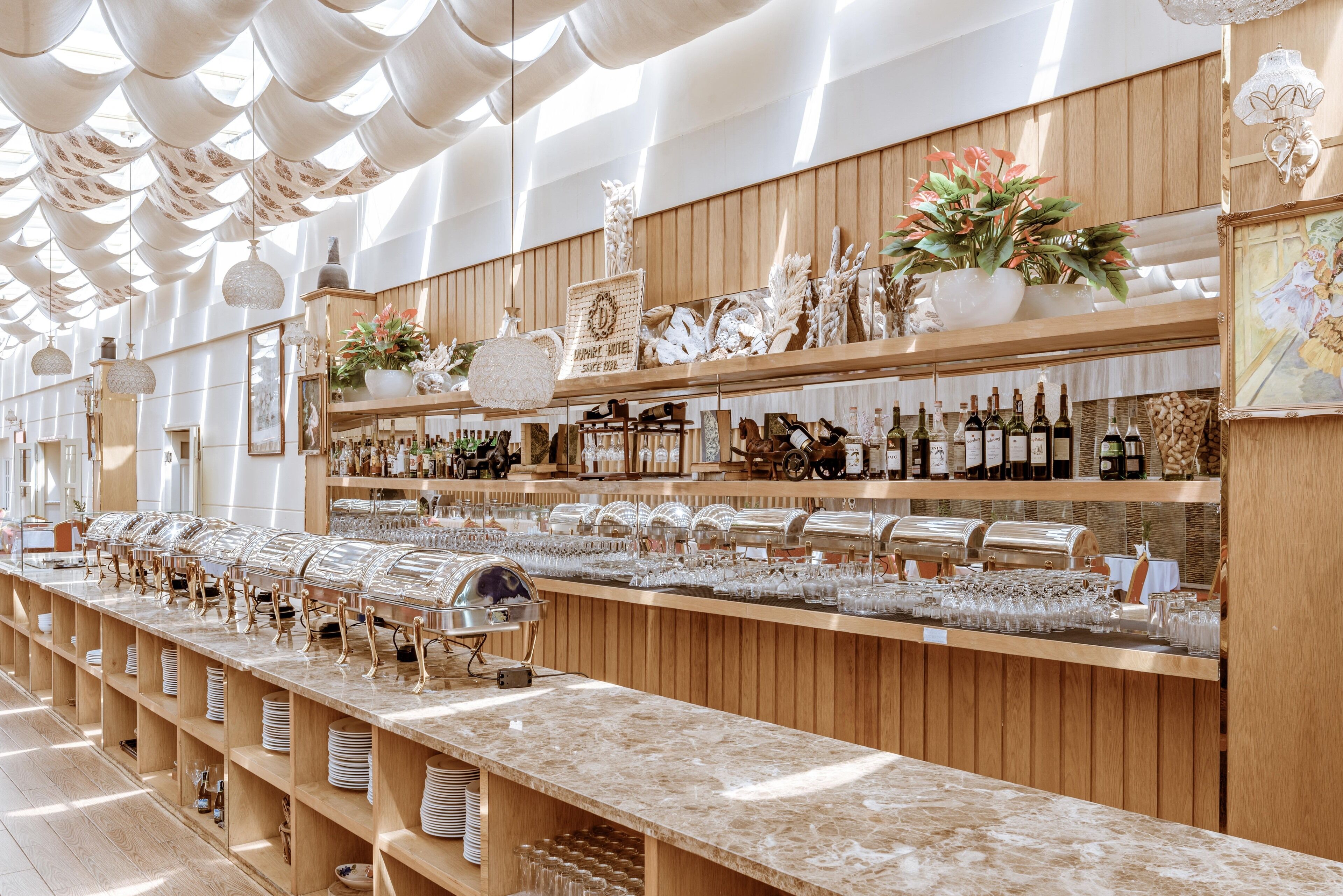 Daily buffet breakfast (VND 250000 per person)