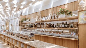 A long buffet bar with multiple serving stations, glassware, and a variety of food items. - Du Parc Hotel Dalat (Xuan Huong - Da Lat)