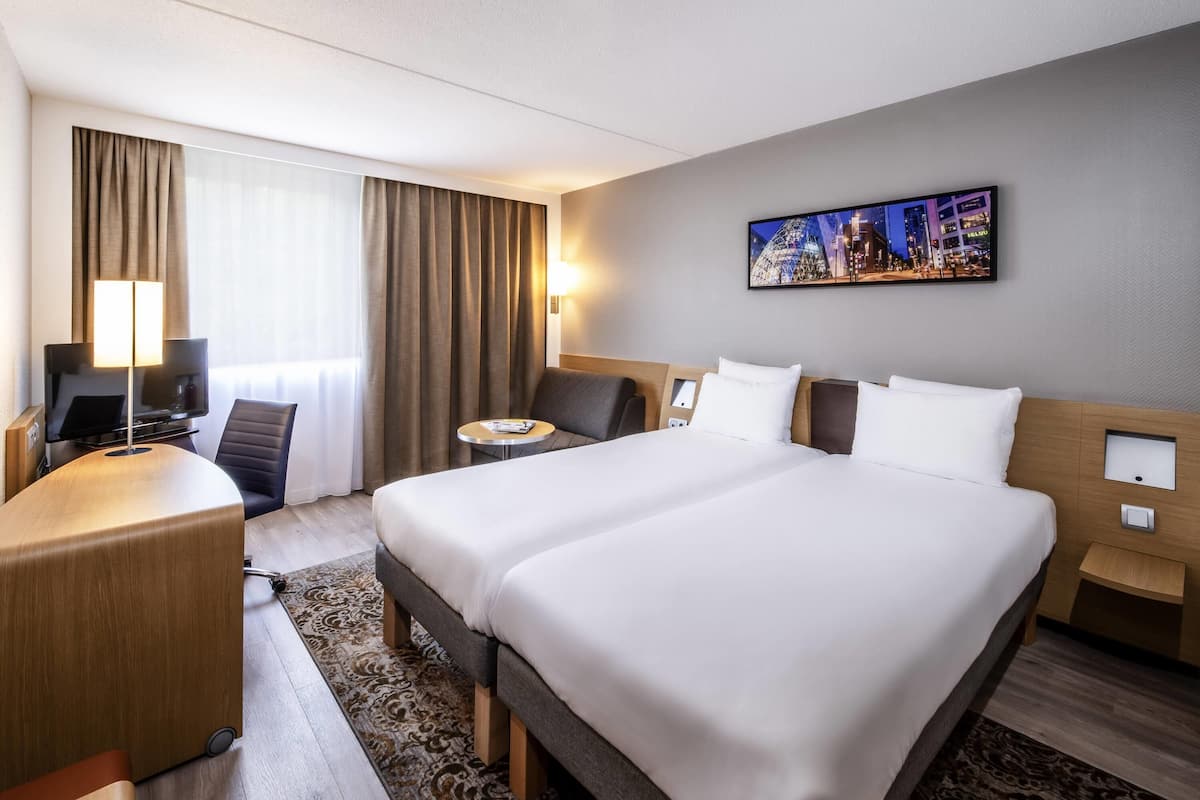 Minibar, in-room safe, desk, laptop workspace