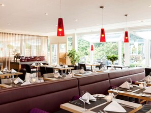 Breakfast, lunch and dinner served