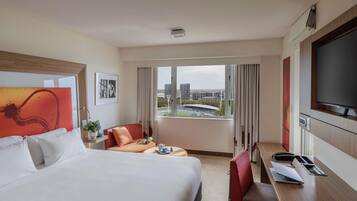 Superior Room, 1 King Bed, Balcony | 1 bedroom, minibar, in-room safe, desk