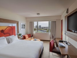 Superior Room, 1 King Bed, Balcony | Minibar, in-room safe, desk, laptop workspace