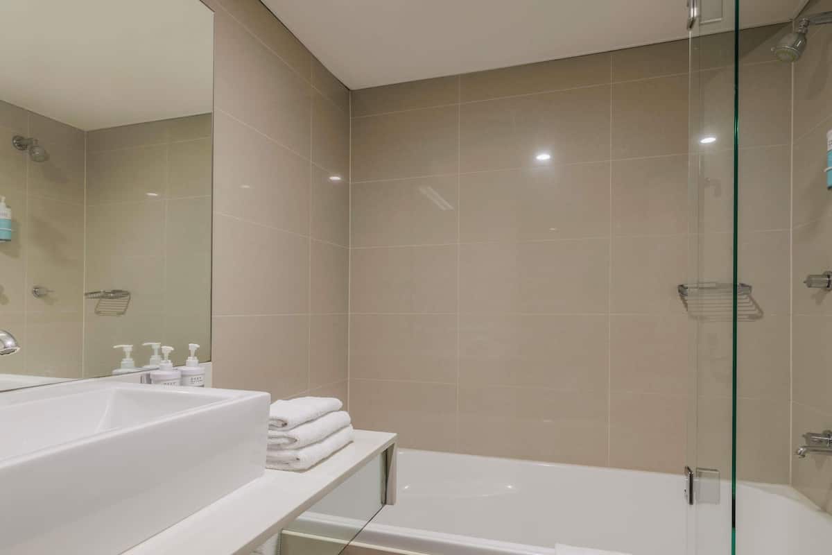 1 soveværelse, minibar, pengeskab på værelset, skrivebord
