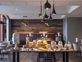 Desayuno buffet diario (GBP 15.95 por persona)