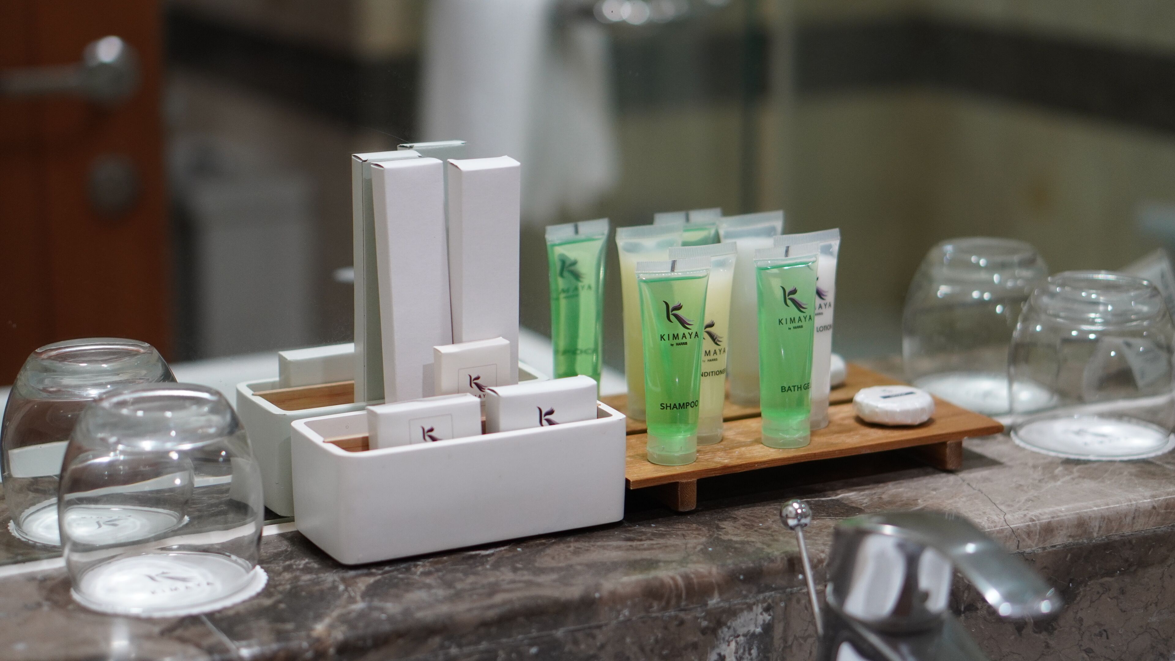 deluxe room with benefit | bathroom | free toiletries, hair dryer, slippers, towels