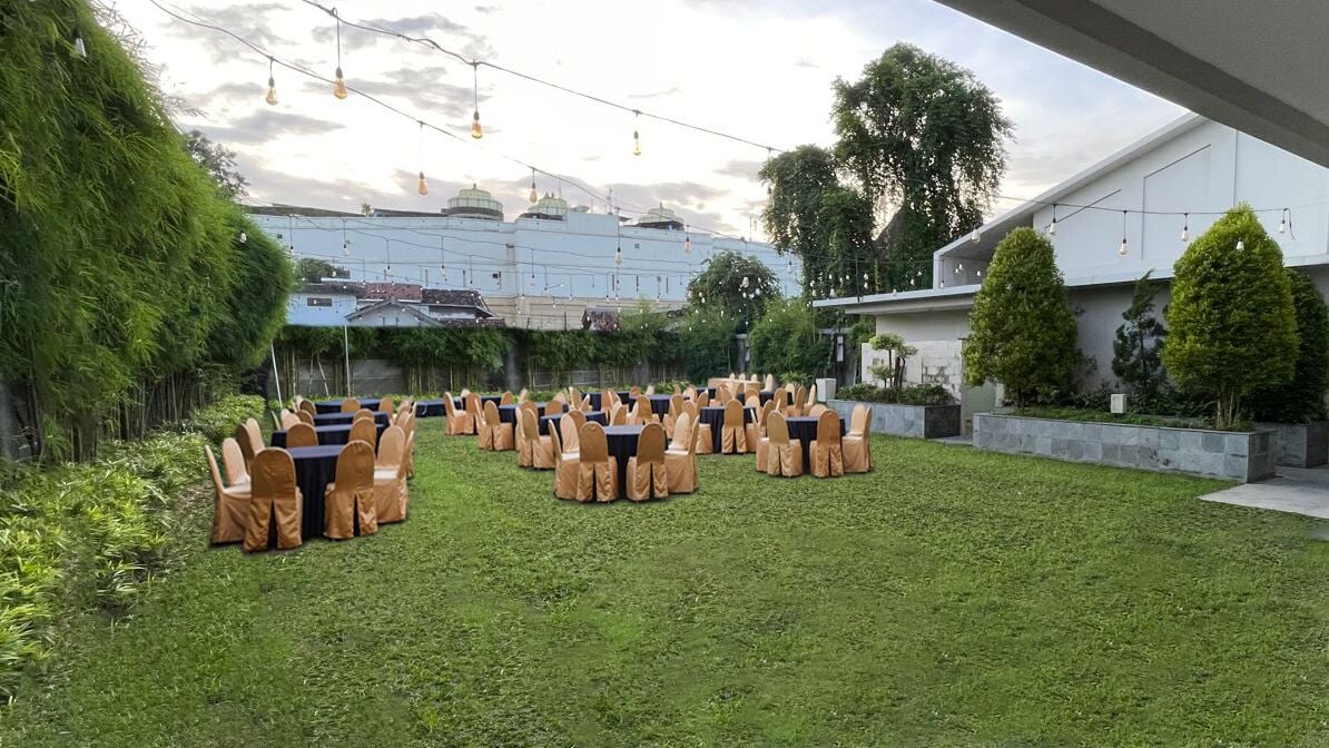 outdoor banquet area