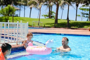 Outdoor pool, pool loungers - Phan Thiet Ocean Dunes Resort (Phan Thiet)