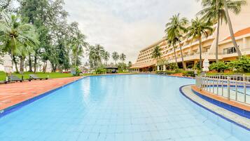 Útilaug, sólstólar