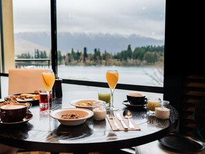 Daily buffet breakfast (NZD 45 per person)