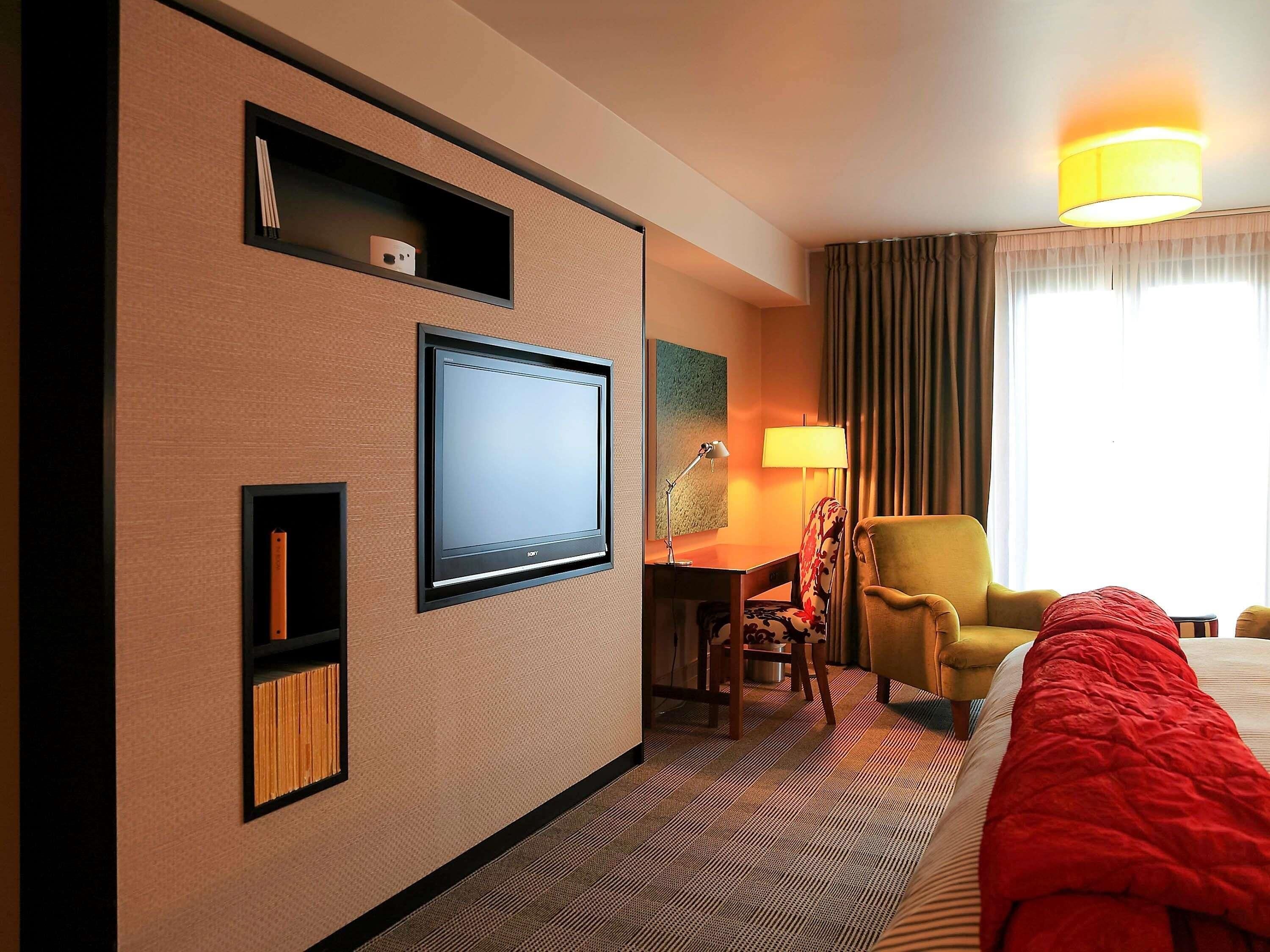Guest Room, Garden View | Premium bedding, down duvets, in-room safe, laptop workspace