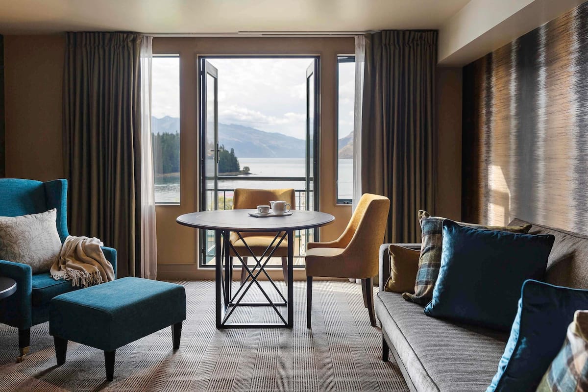 Suite, balcon, vue lac (Alpine) | 1 chambre, literie de qualité supérieure, couette en duvet d'oie