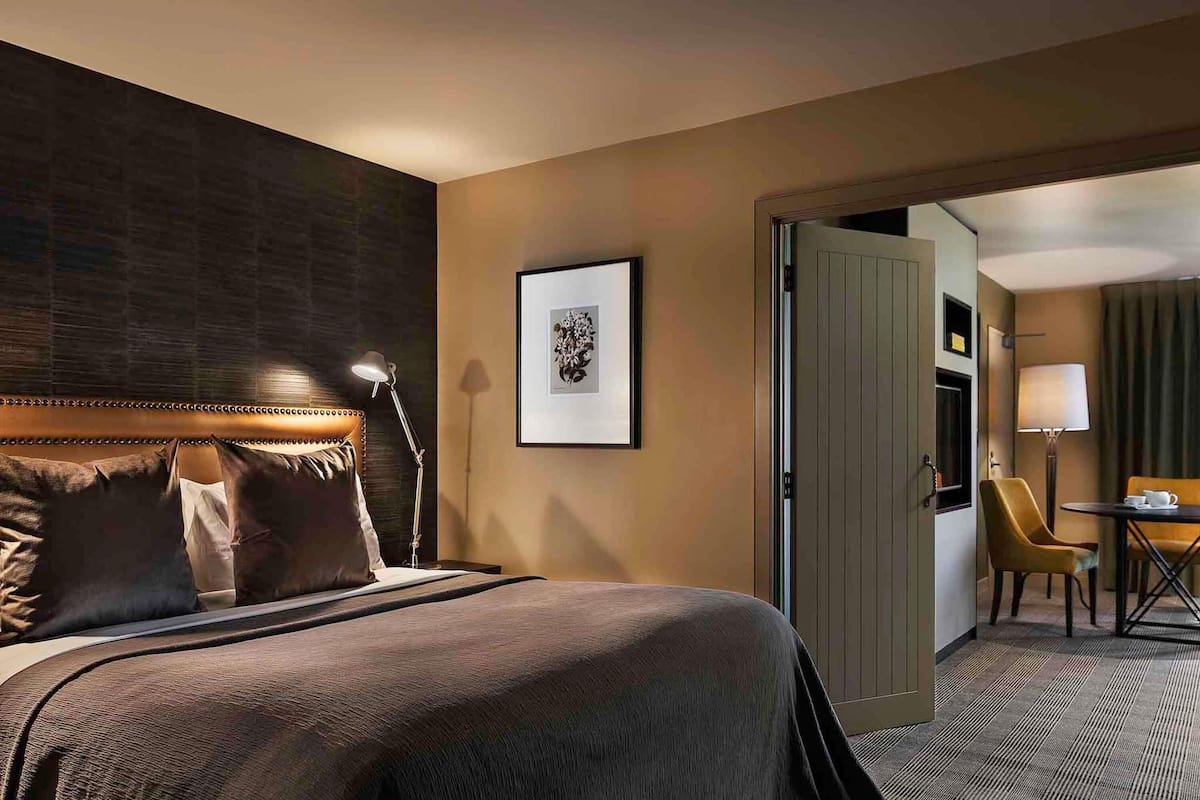 1 bedroom, premium bedding, down comforters, in-room safe