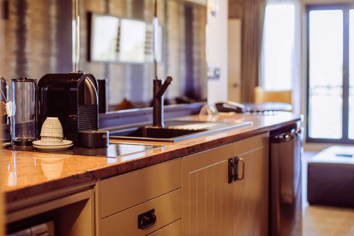 1 chambre, literie de qualité, couette en duvet, coffre-fort