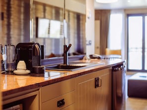 Premium bedding, down duvets, in-room safe, laptop workspace - Hotel St Moritz, Queenstown - MGallery (Queenstown)