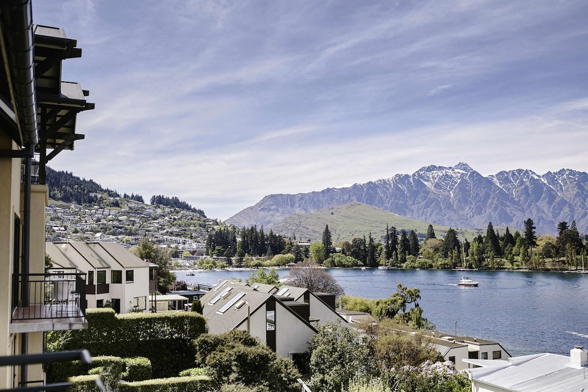 A residential area with a view of a lake and mountains.