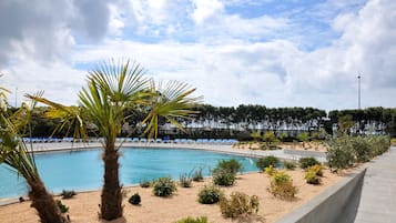 Indendørs pool, udendørs pool, parasoller