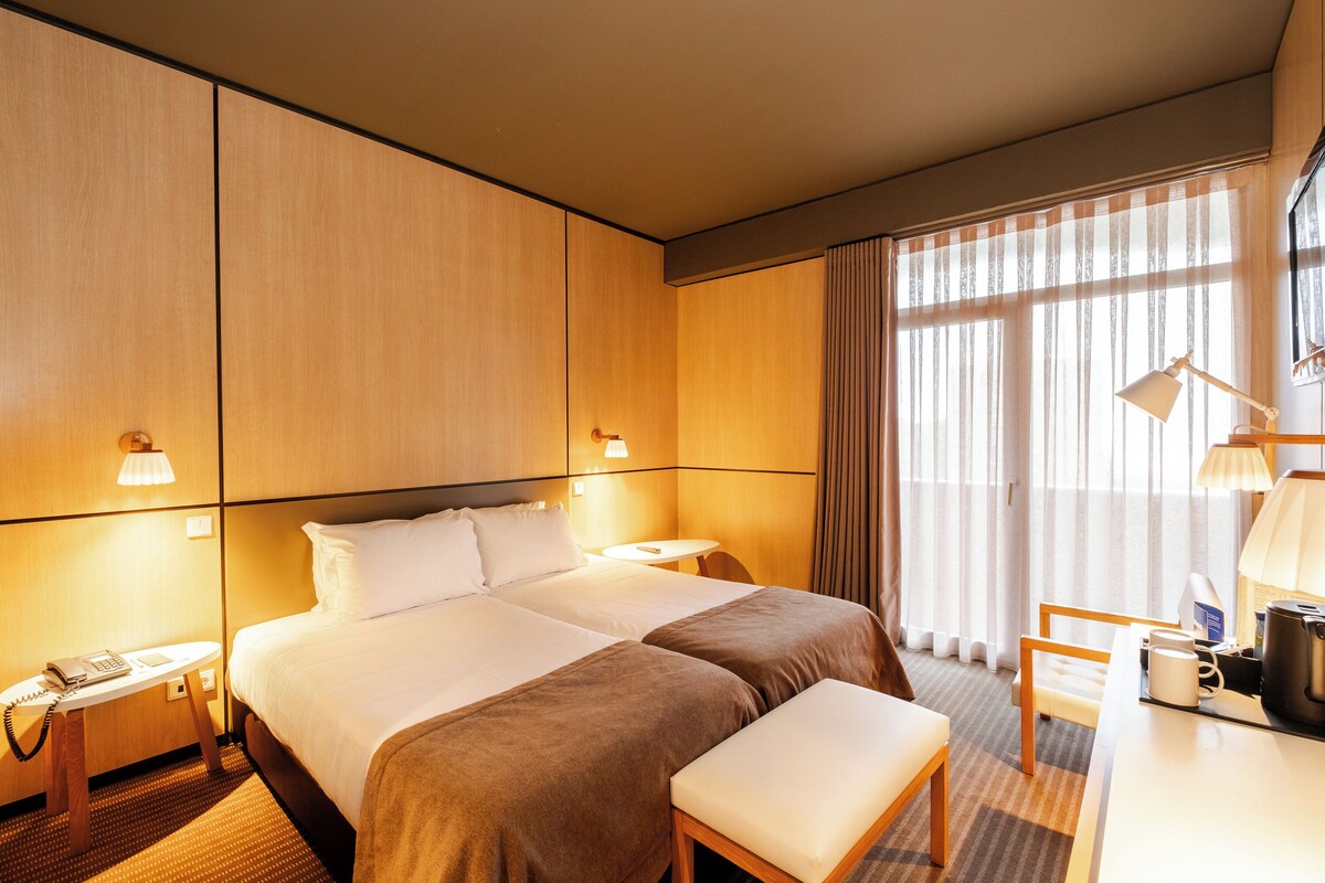 Twin Room, Sea View | Minibar, in-room safe, desk, blackout drapes