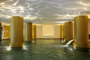 Indoor spa tub
