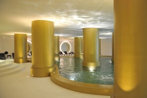 Indoor spa tub