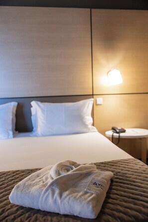 Double or Twin Room with Spa Access | มินิบาร์, ตู้นิรภัยในห้องพัก, โต๊ะทำงาน, ผ้าม่านกันแสง
