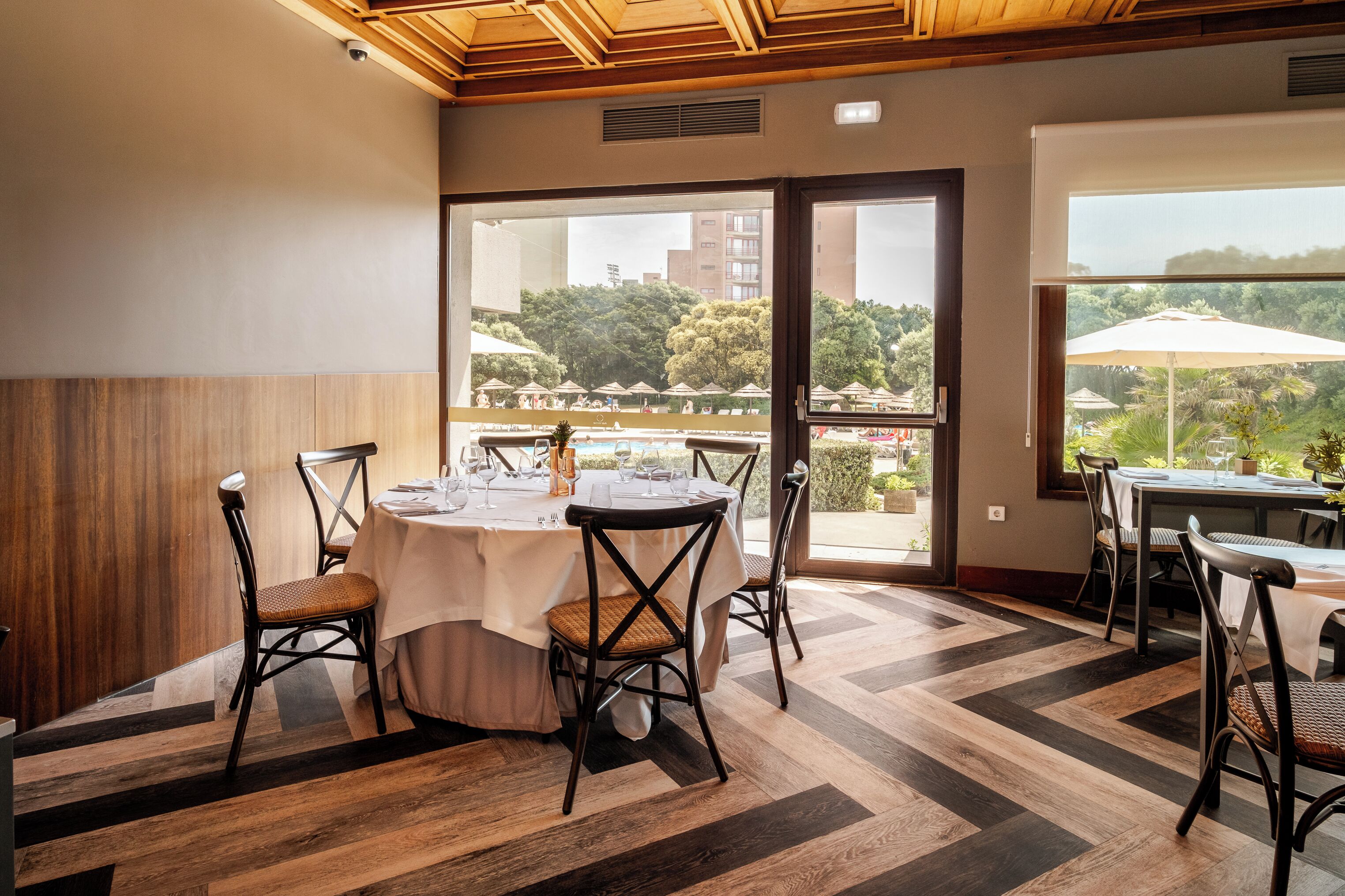 lunch served, regional cuisine, pool views