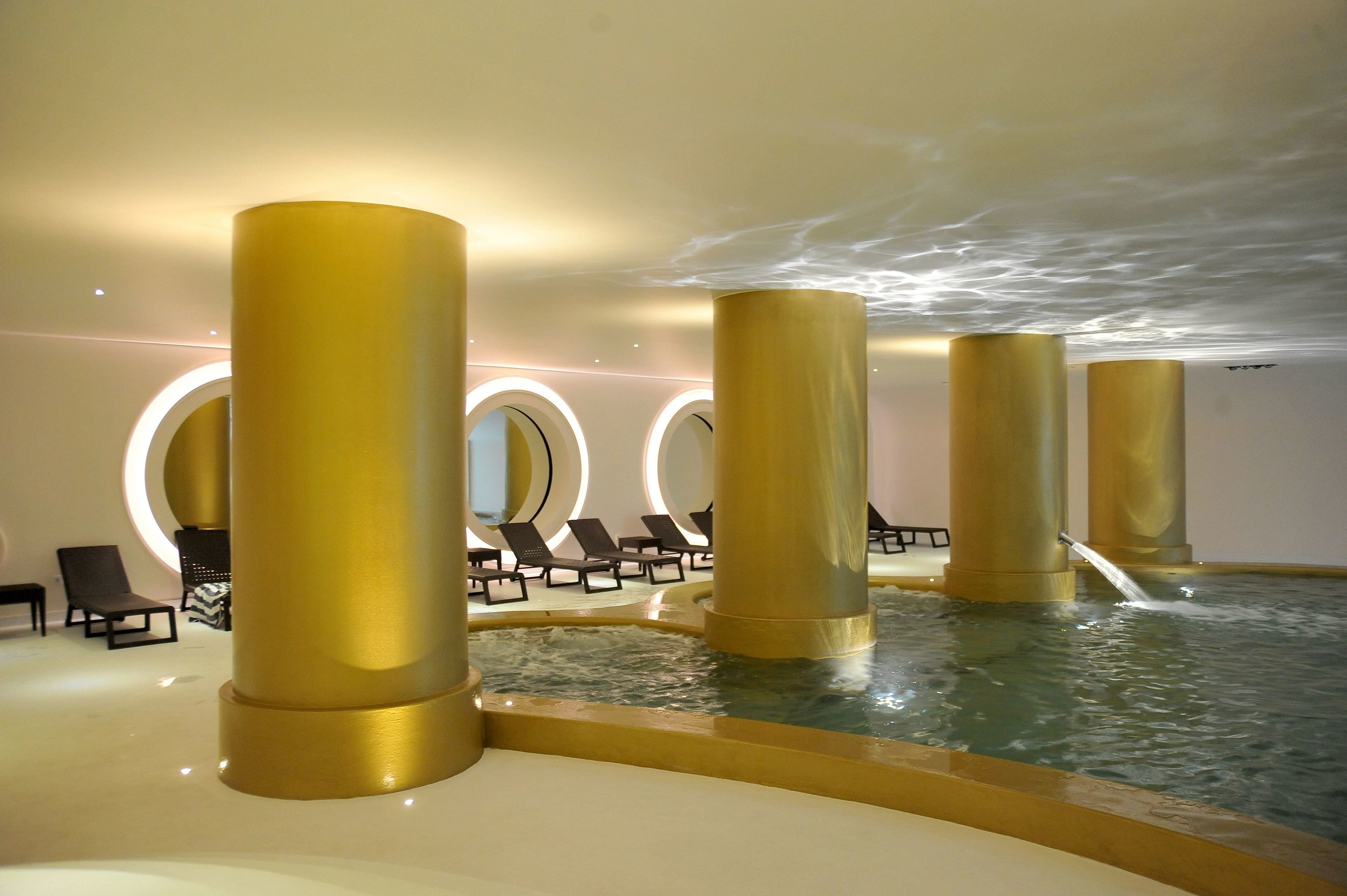 indoor spa tub