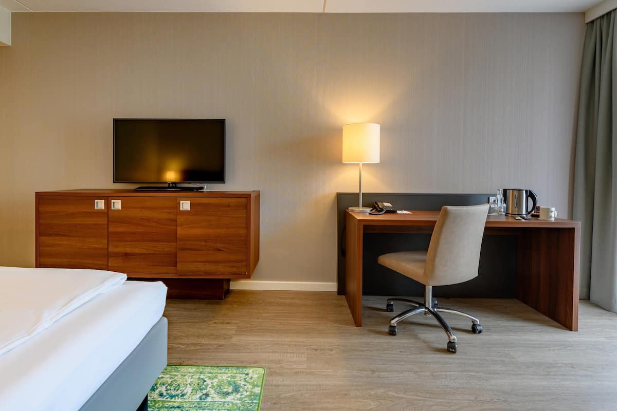 Standard Room, 1 Double Bed with Sofa bed | In-room safe, desk, laptop workspace, blackout curtains