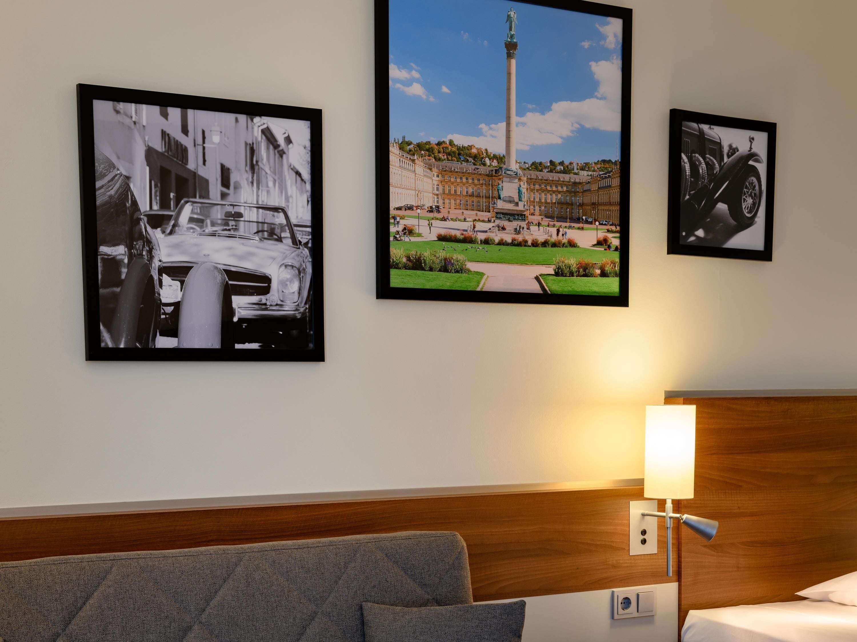 Zimmersafe, Schreibtisch, laptopgeeigneter Arbeitsplatz