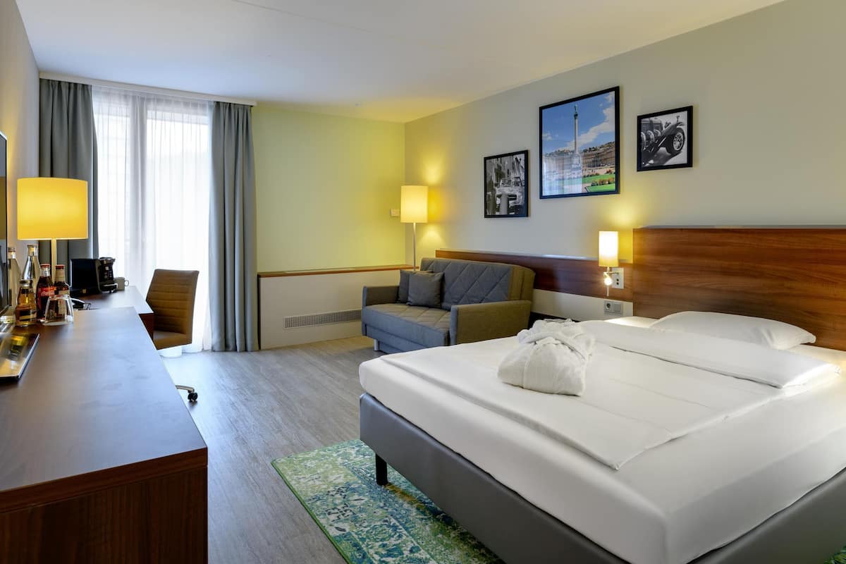 Tallelokero huoneessa, työpöytä