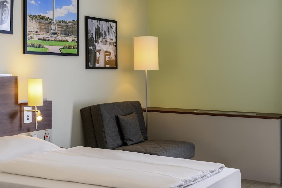 Standard Room | In-room safe, desk, laptop workspace, blackout drapes