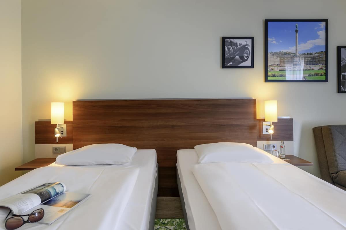 Standard Room | In-room safe, desk, laptop workspace, blackout drapes