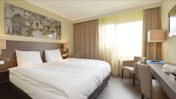 Tweepersoonskamer, toegankelijk voor mindervaliden (shower) | Een kluis op de kamer, een bureau, gratis wifi, beddengoed