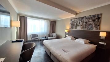 In-room safe, desk, free WiFi, bed sheets