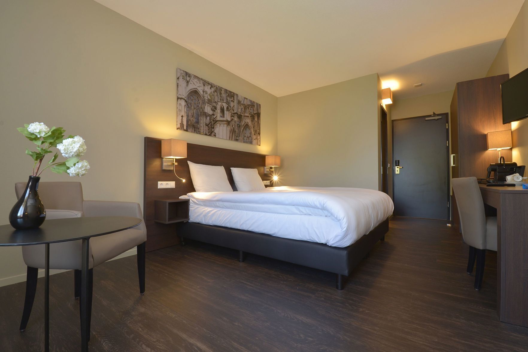 In-room safe, desk, free WiFi, bed sheets