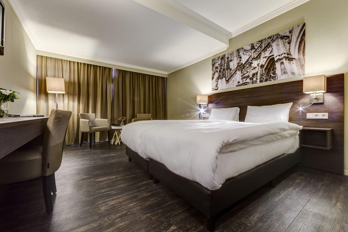 In-room safe, desk, free WiFi, bed sheets
