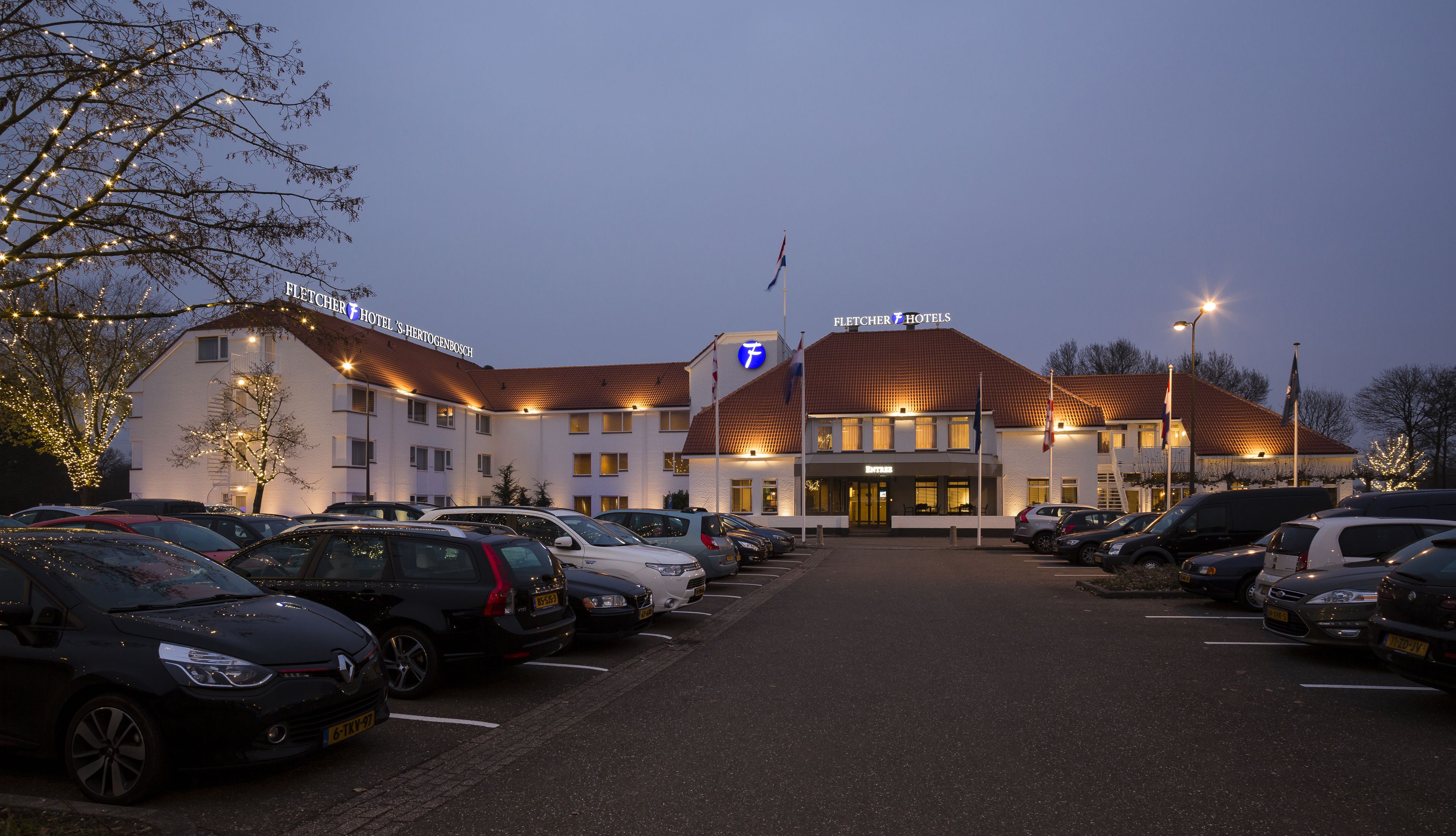 Parkeerplaatsen (voor EUR 5 per nacht)