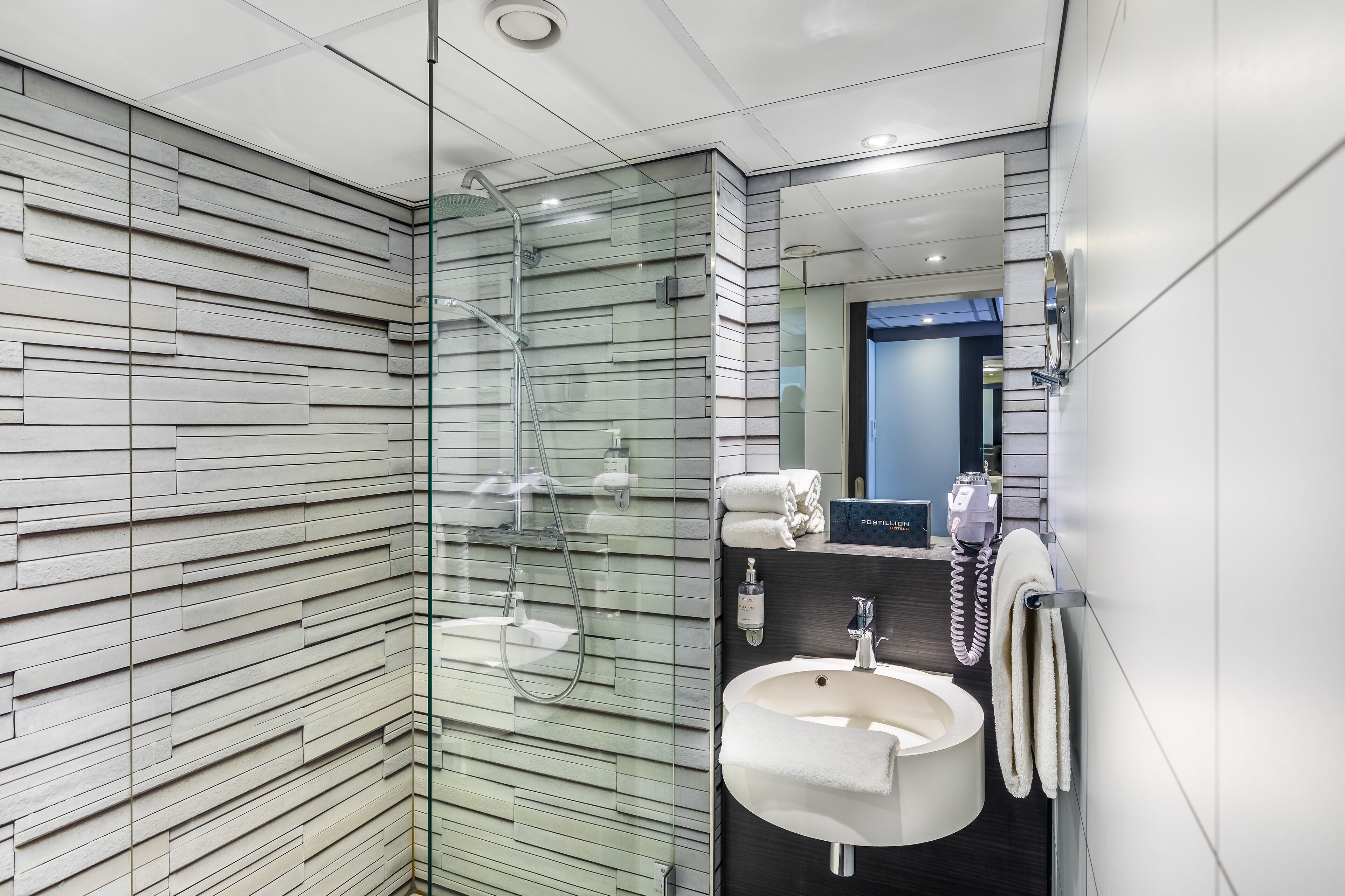 towels, soap, shampoo, toilet paper