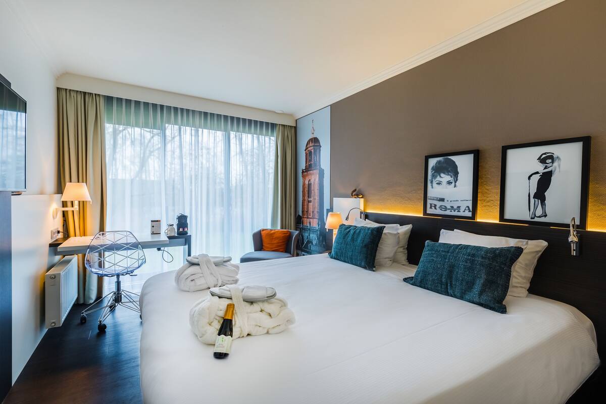 comfort double room | desk, laptop workspace, free wifi, bed sheets