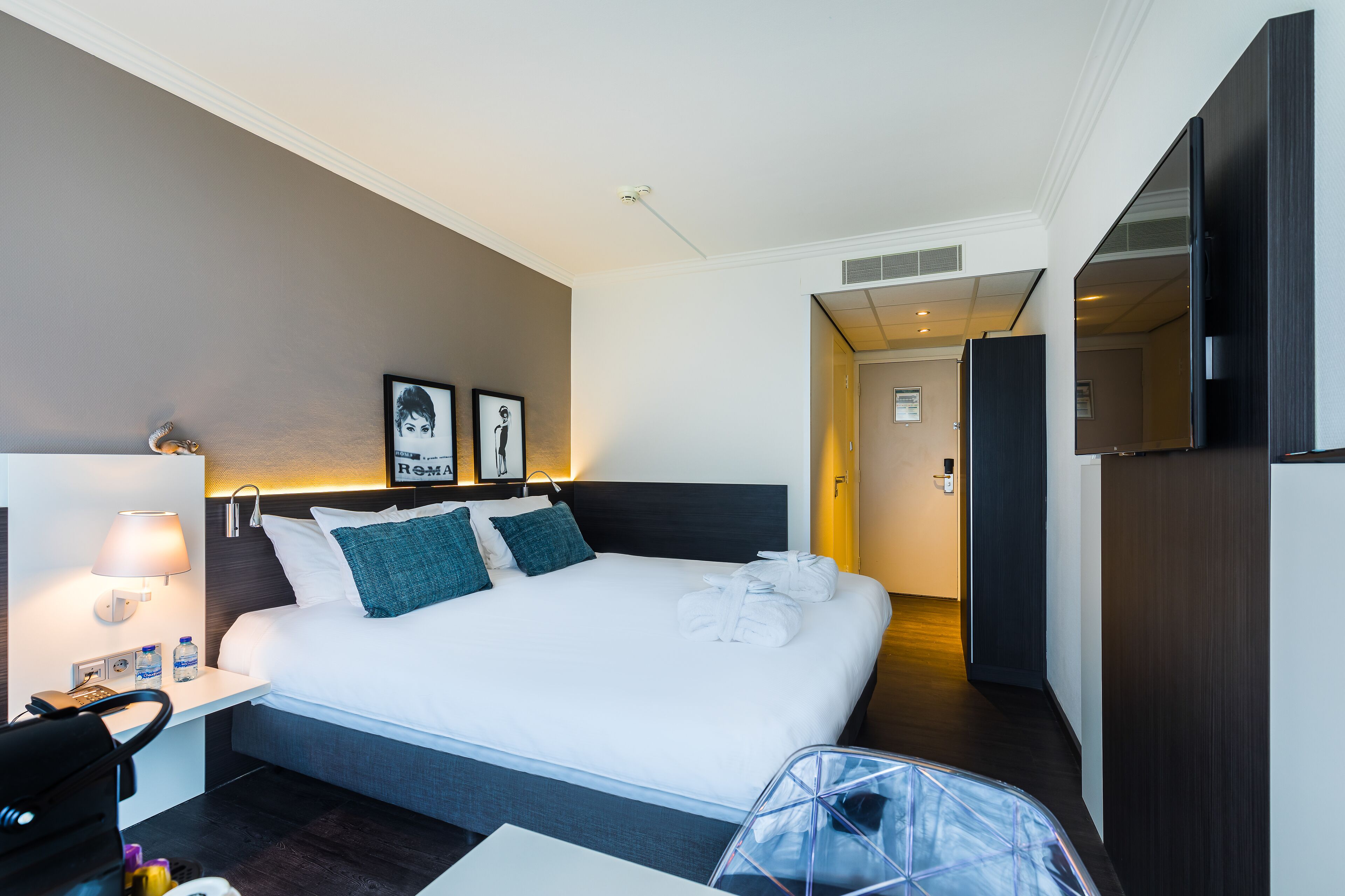 comfort double room | desk, laptop workspace, free wifi, bed sheets