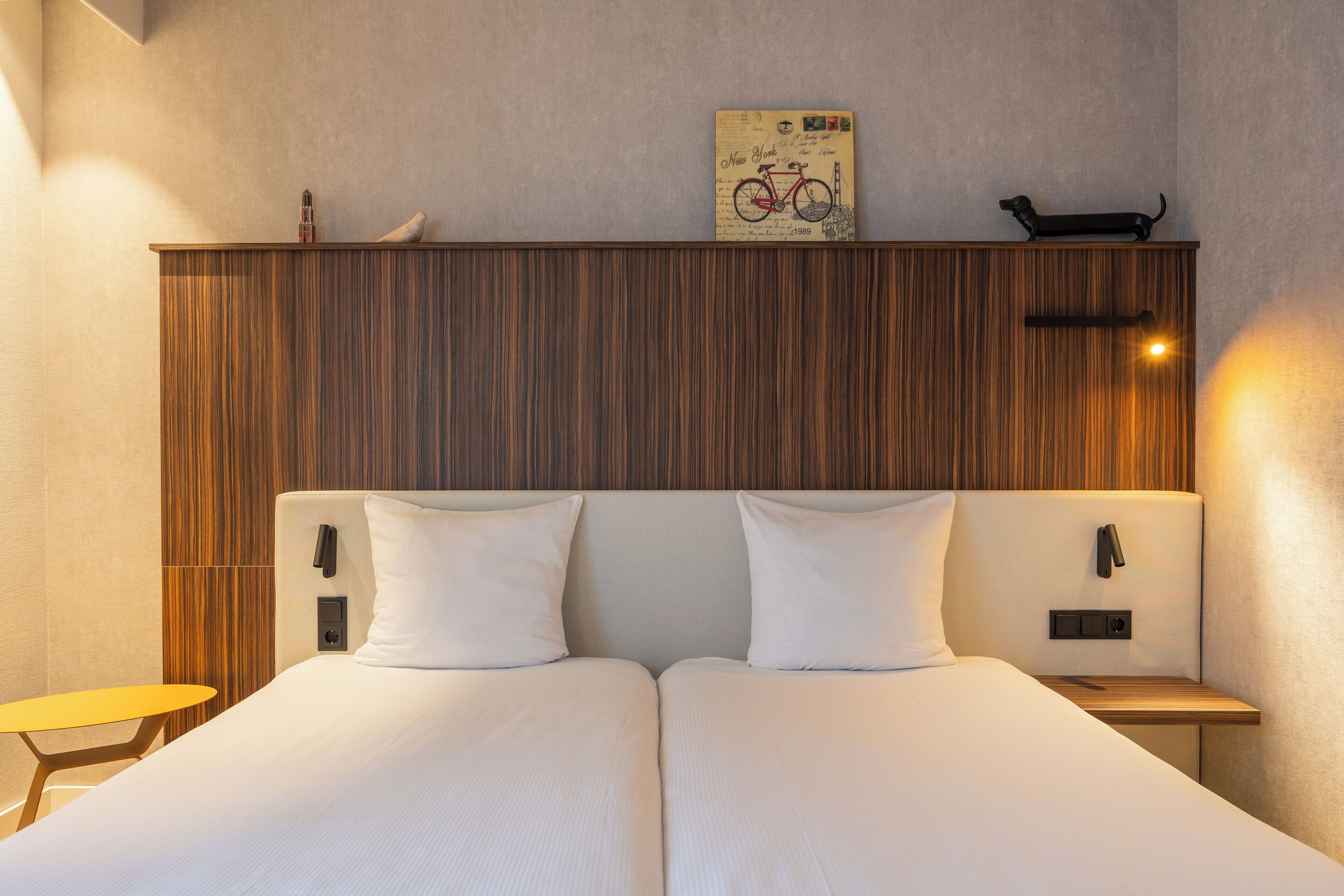 Camera Standard con 2 letti singoli | Una scrivania, ferro/asse da stiro, Wi-Fi gratuito, lenzuola