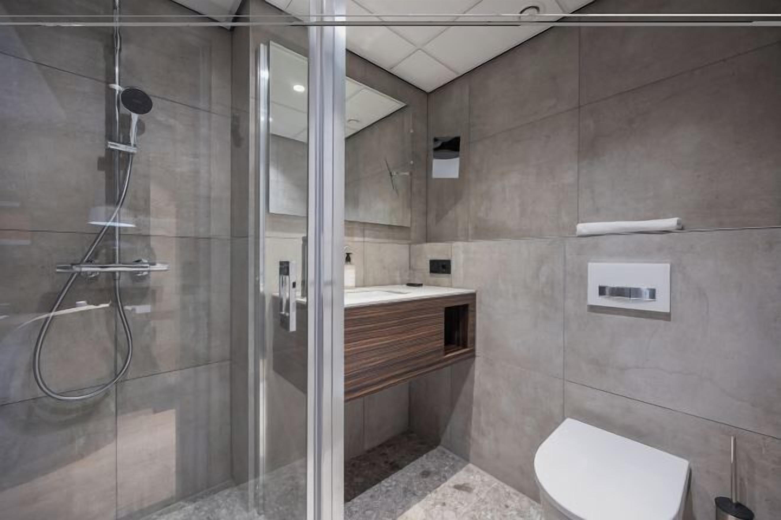 Bad | Dusj, regndusjhode, hårføner og håndklær