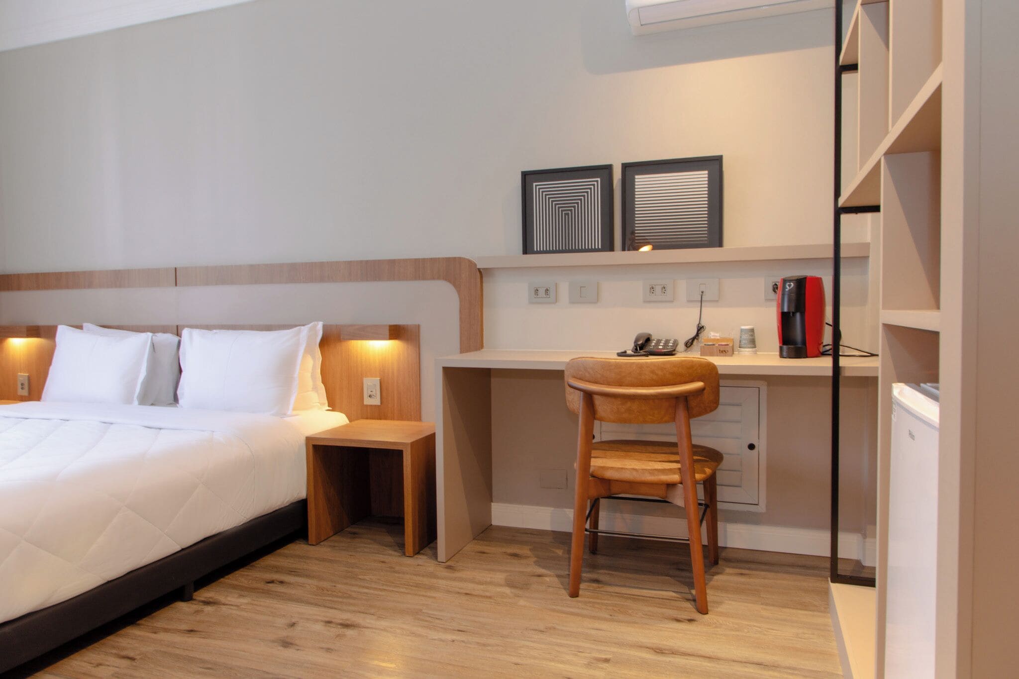 Quarto casal ou duplo luxo, 1 cama de casal ou 2 camas de solteiro | Comodidades do quarto