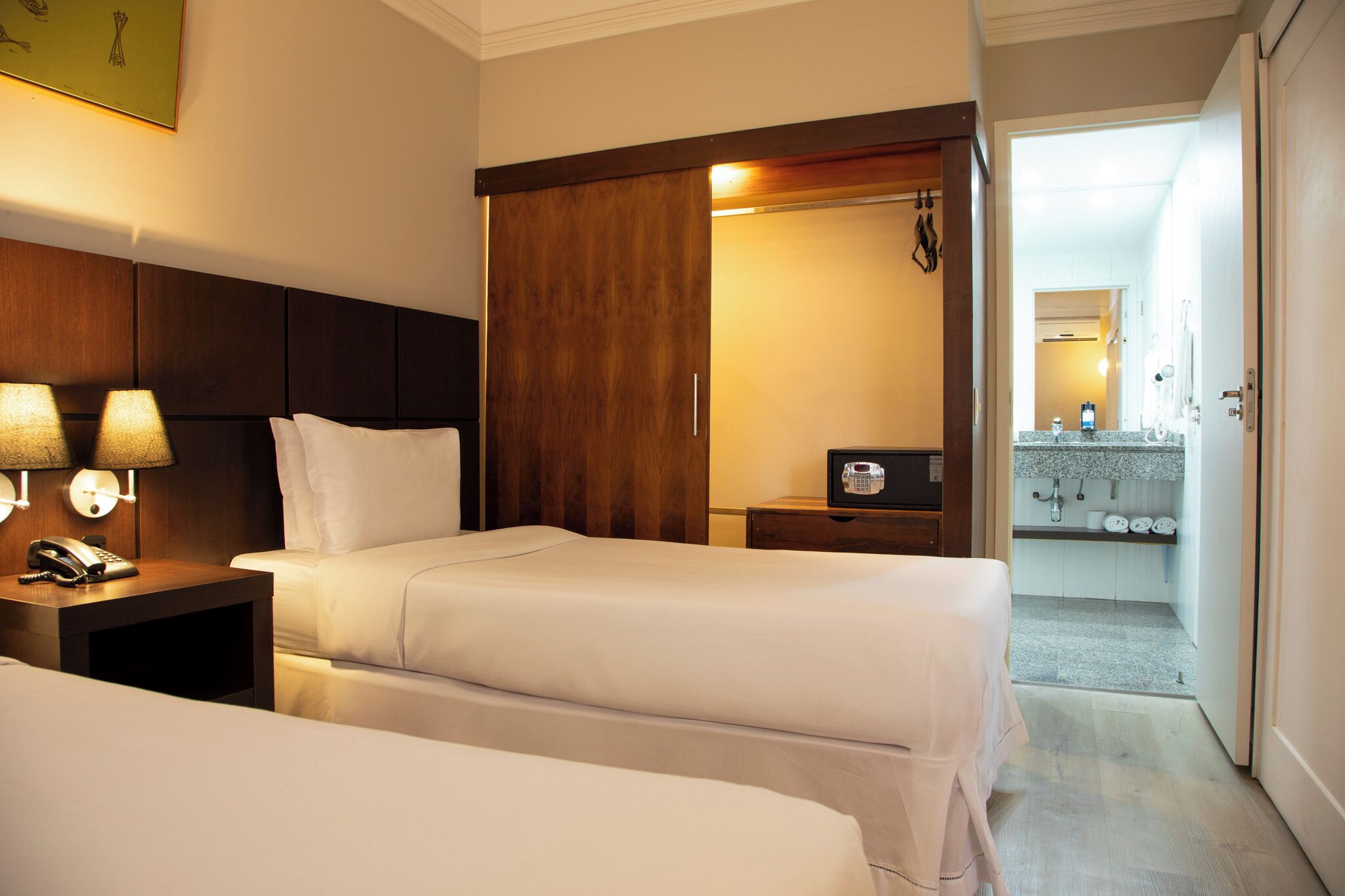 deluxe triple room | room amenity
